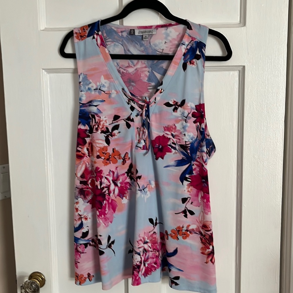 Jennifer Lopez XL sleeveless colorful blouse like new condition